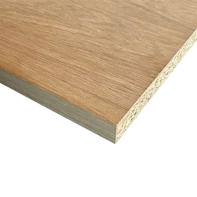 Furnierte Korpusplatte in Europäischer Eiche